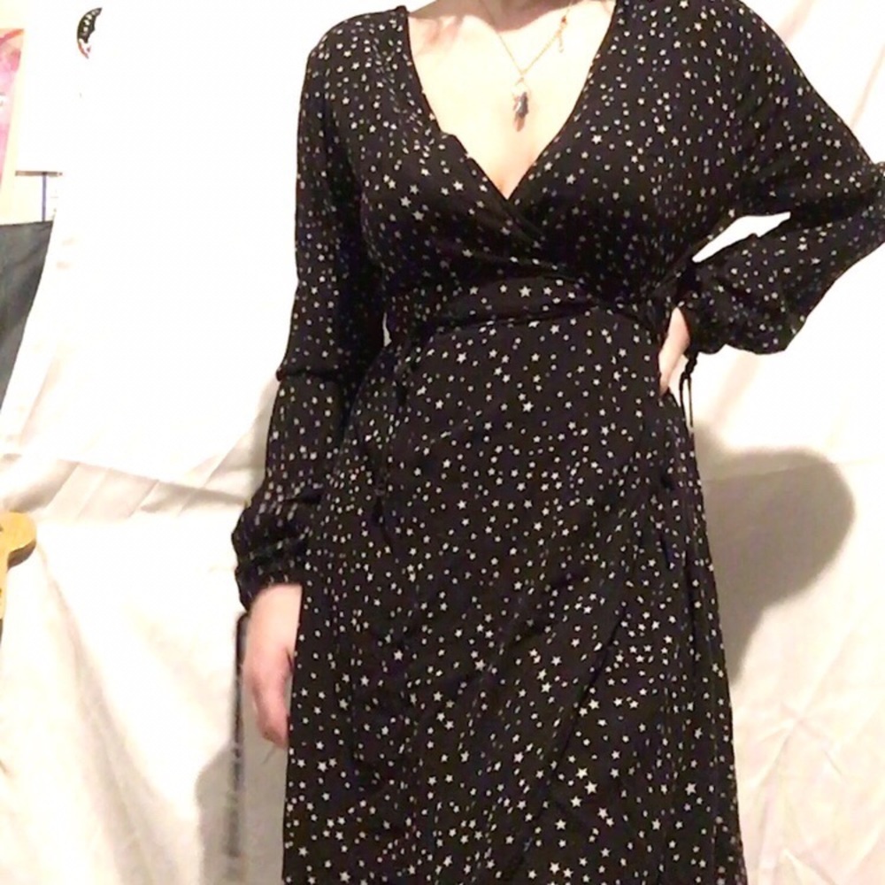 ✨ Black star wrap dress with a slip✨